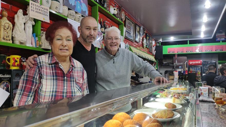 El bar Moneva cumple 50 años entre callos, caracoles y ensaladilla &#039;madrileña&#039; en Zaragoza