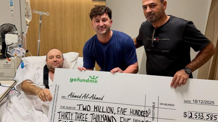 Ahmed al-Ahmed, ahir al rebre el xec a l’hospital.  | INSTAGRAM