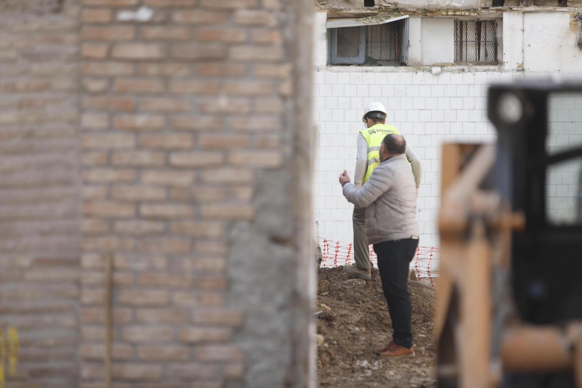 En imágenes | Aparecen grietas en dos edificios de La Magdalena en Zaragoza