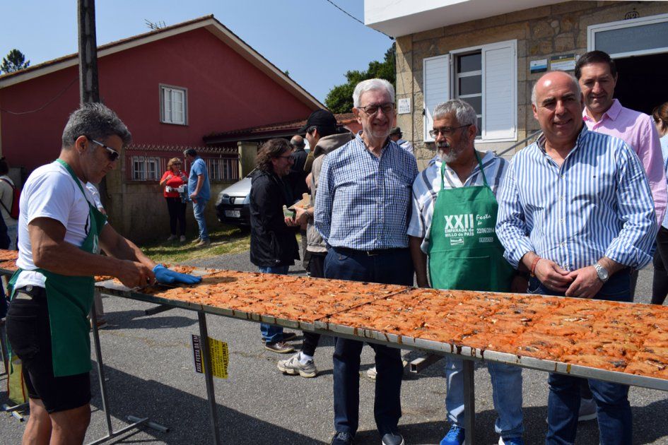 Asistentes a la Festa da Empanada de Millo de Cordeiro.