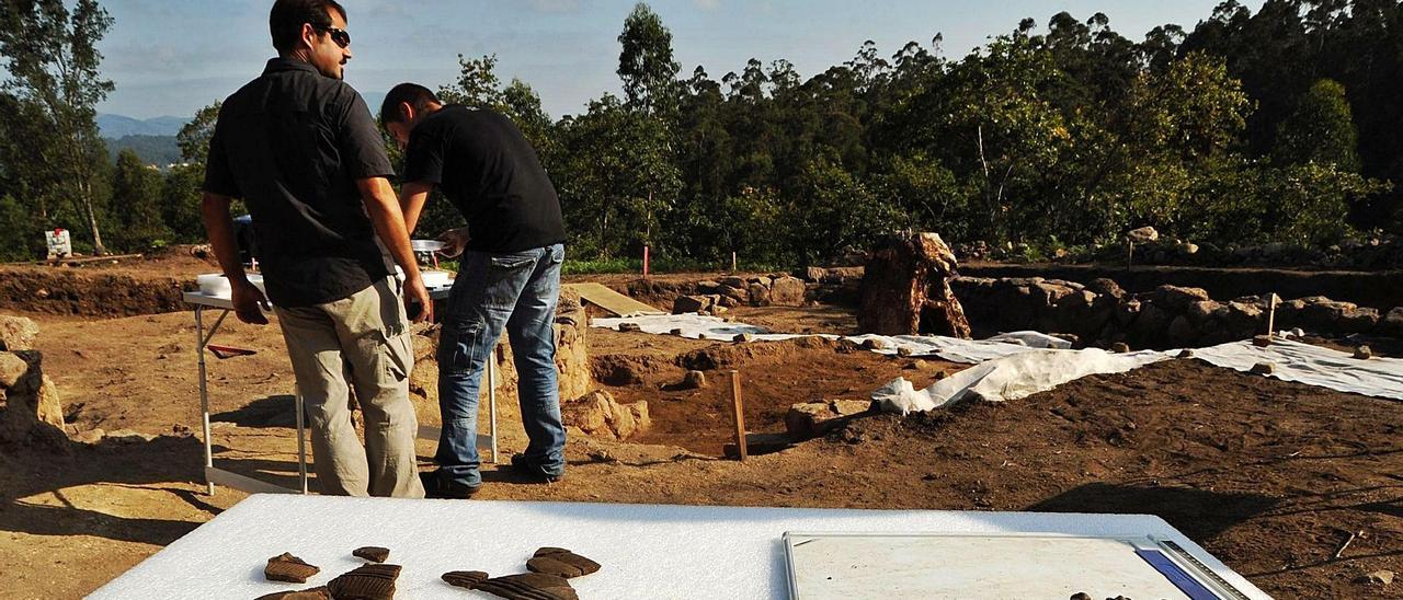 Rafael Rodríguez durante los trabajos de excavacióniniciados en enero de 2011.   | IÑAKI ABELLA