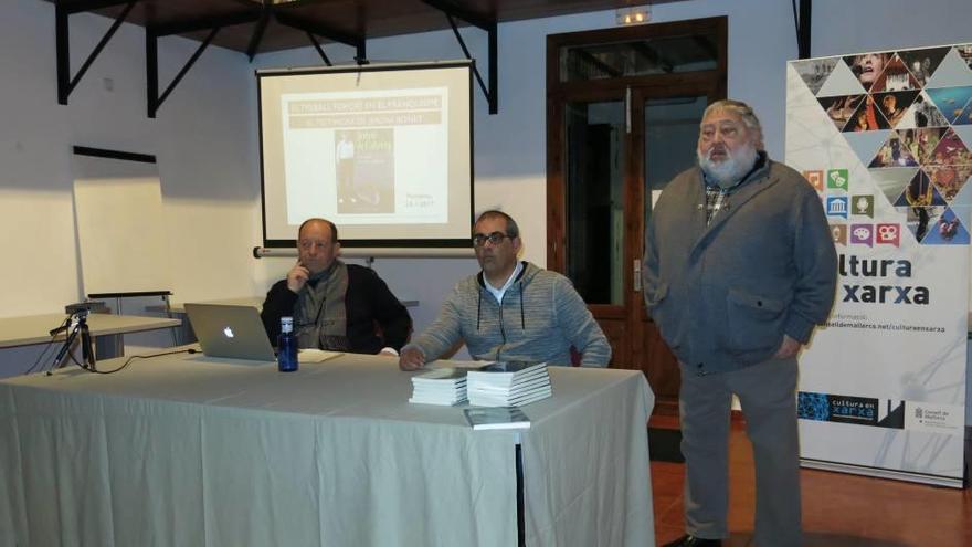 Presentación de la obra de Rigo en la biblioteca.