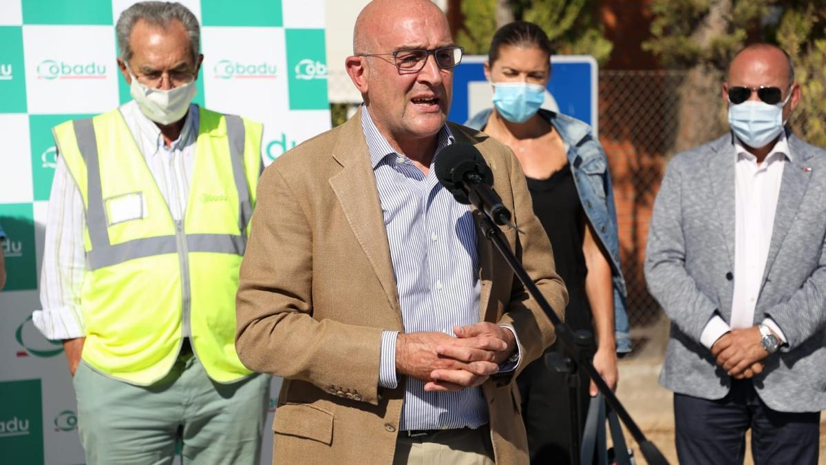 Jesús Julio Carnero durante su visita a Cobadu.