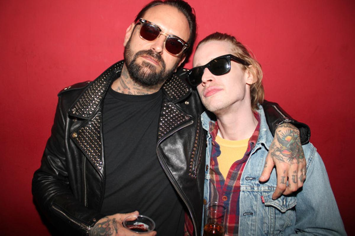 Macaulay Culkin, dilluns a la nit a la sala Apolo en la festa del vuitè aniversari dels Nasty Mondays, amb Madmax, un dels organitzadors. Macaulay Culkin, dilluns a la nit a la sala Apolo en la festa del vuitè aniversari dels Nasty Mondays, amb Madmax, un dels organitzadors.