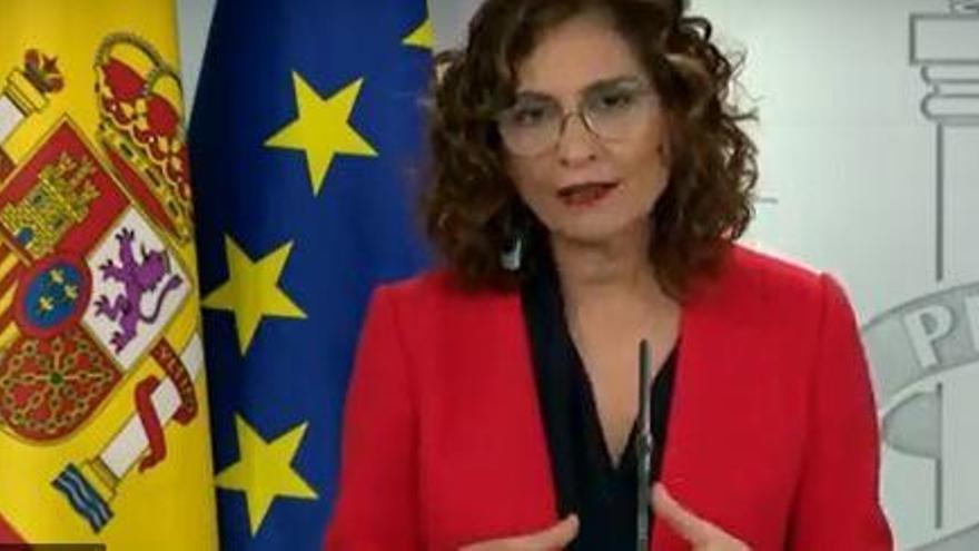 Spaniens Finanzministerin María Jesús Montero informiert nach der Sitzung des Ministerrates über die Verschärfung der Maßnahmen.
