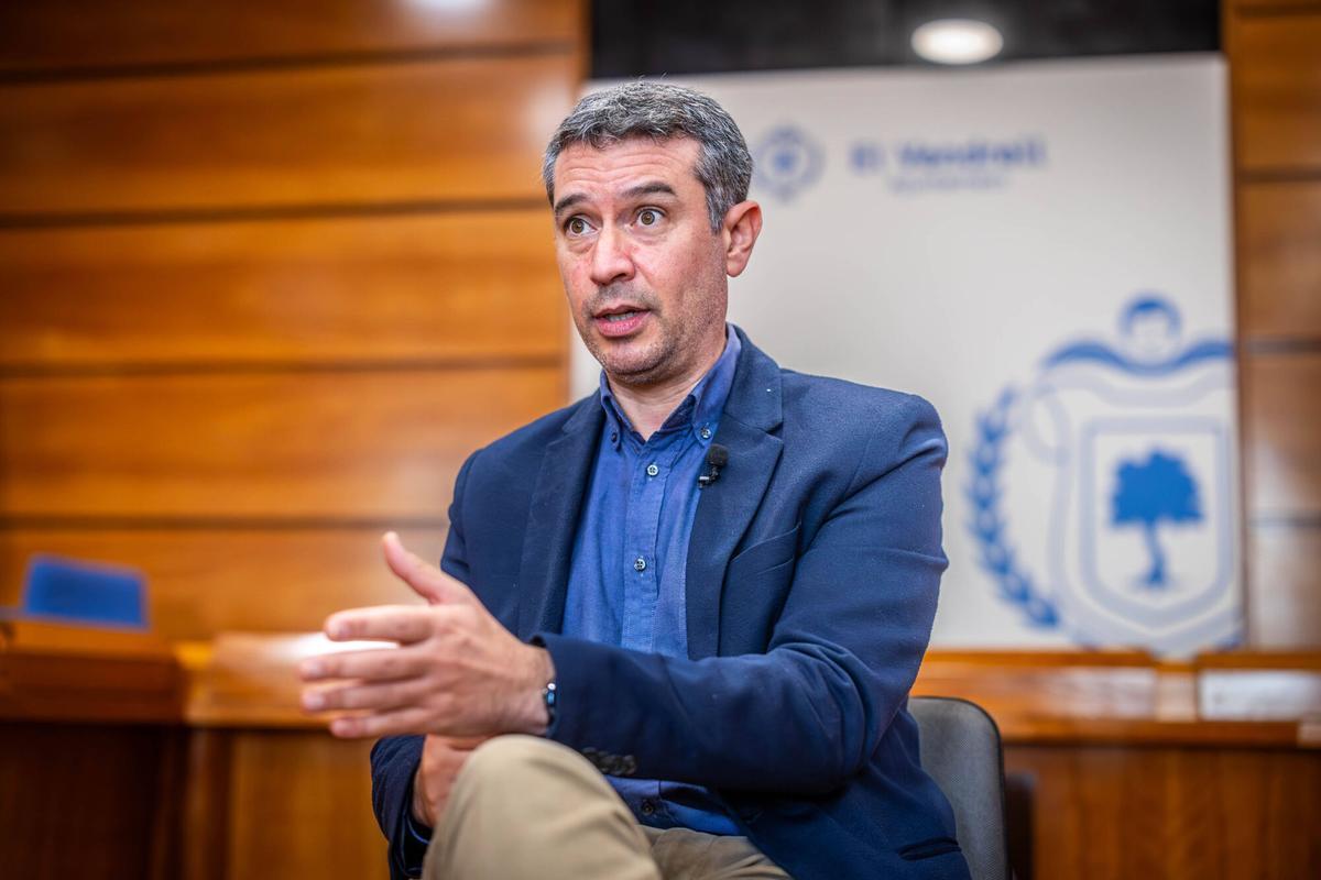 El Vendrell 19/12/2025 Política Serie inmigración y extrema derecha. Kenneth Martínez,alcalde de El Vendrell,durante la entrevista con El Periódico. AUTOR: JORDI OTIX