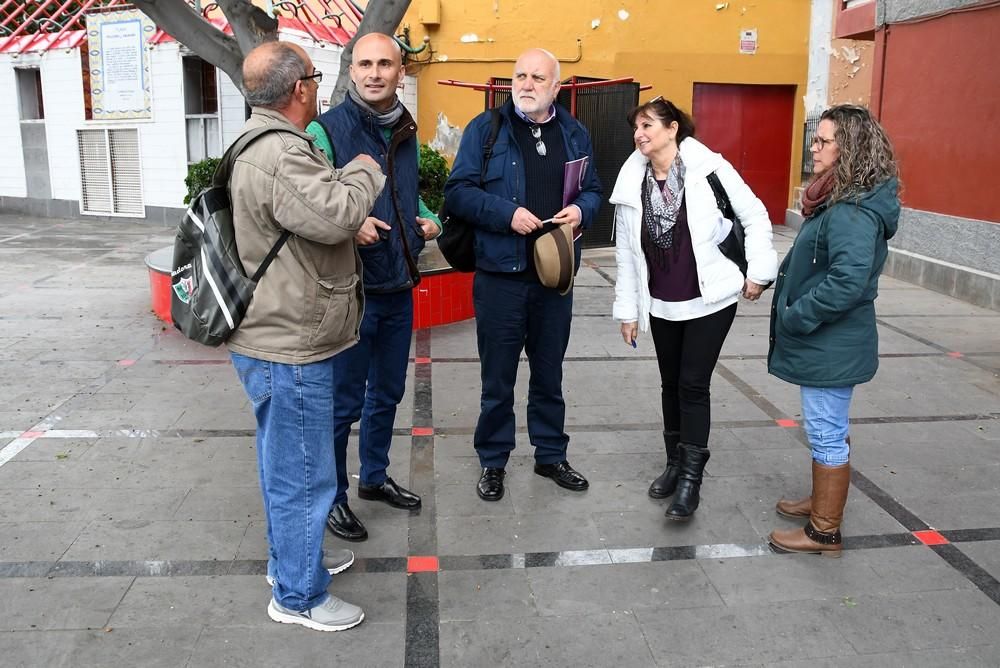 Visita de parlamentarios de Podemos al instituto José Arencibia Gil