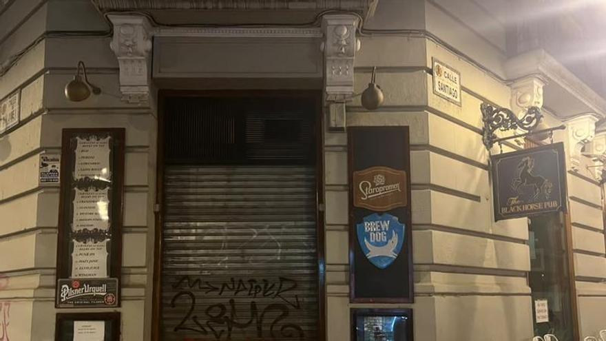 Un histórico pub junto a la plaza del Pilar busca nuevos gestores en una de las esquinas más codiciadas de Zaragoza