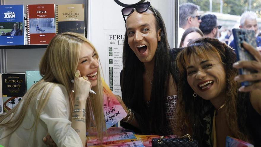 Polémica en la primera firma de libros de Alejandra Rubio: estas han sido las ausencias y presencias más comentadas