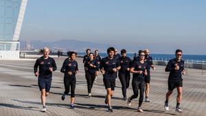 El Alenghi Red Bull entrenando junto al hotel W de Barcelona