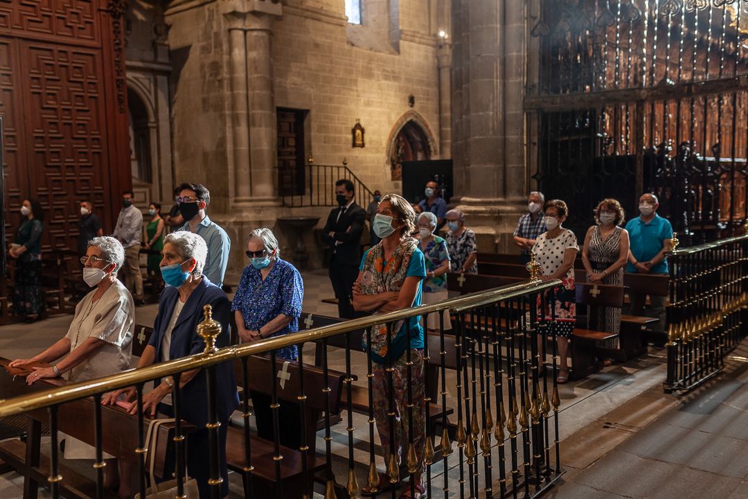 Misa en la catedral en memoria de las victimas del coronavirus