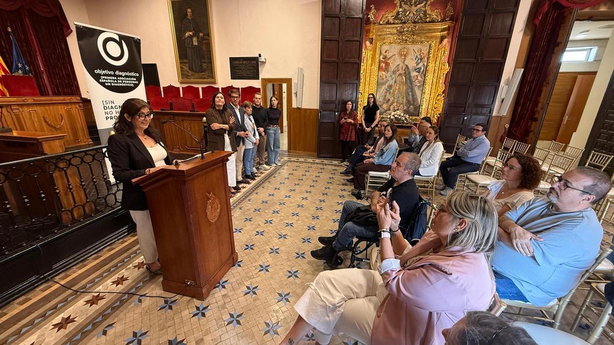 Un momento de la lectura del manifiesto por parte de Carmen Sáez, presidenta de Objetivo Diagnóstico