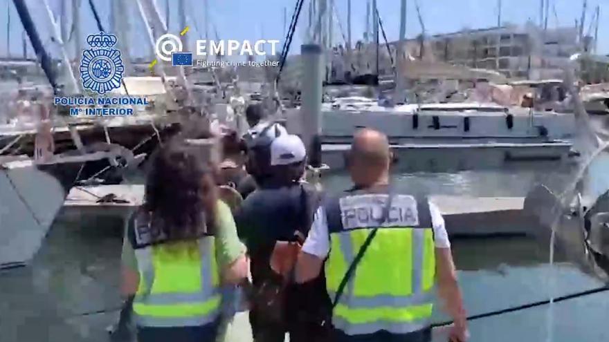 Intervienen un velero en el puerto deportivo de Estepona con 930 kilos de cocaína