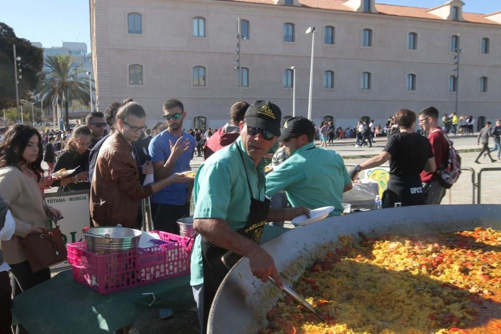 Centenares de estudiantes en la bienvenida de la UPCT