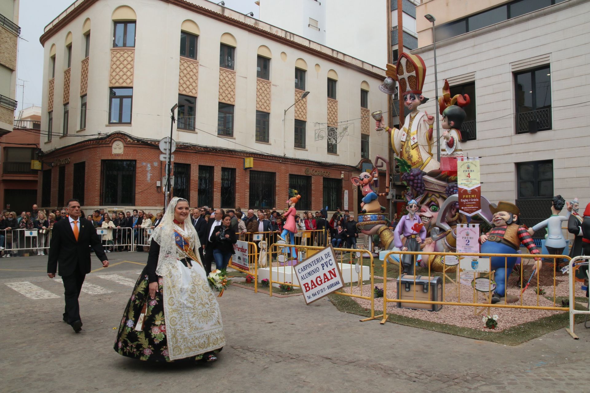 Fotos de la ofrenda a la patrona en las Fallas de Burriana 2024