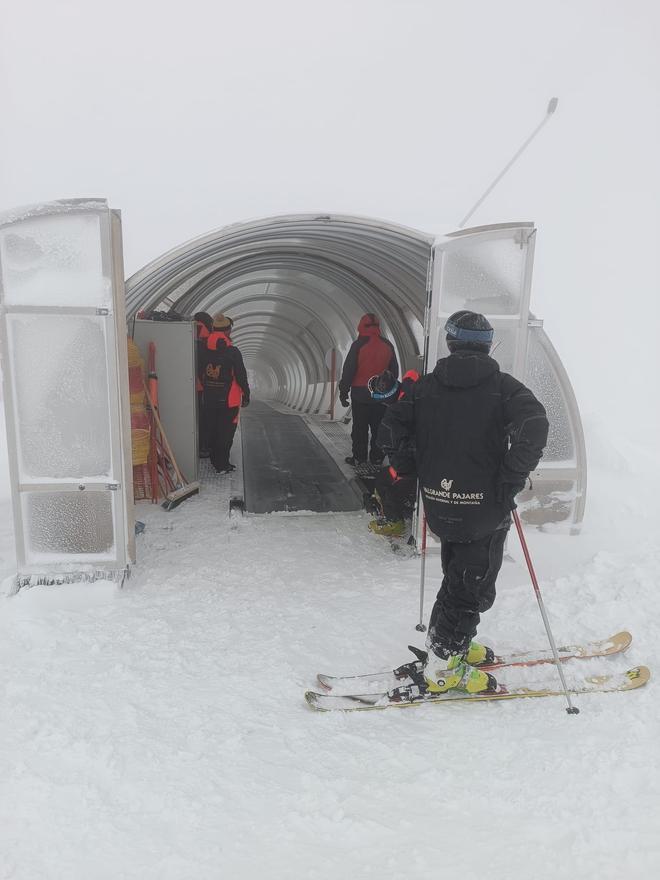 El mal tiempo frustra el reinicio de la campaña de esquí en Asturias