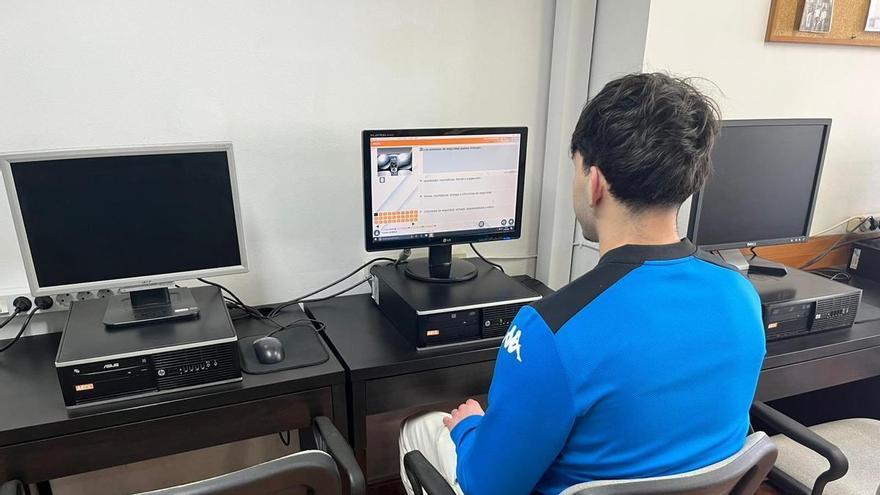 Cae el carnet de conducir entre los más jóvenes: los nuevos conductores menores de 24 años pasan del 73% al 57% en 40 años