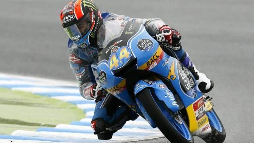 Arón Canet traza una curva, ayer, durante la carrera de Moto3 del Gran Premio de Japón.