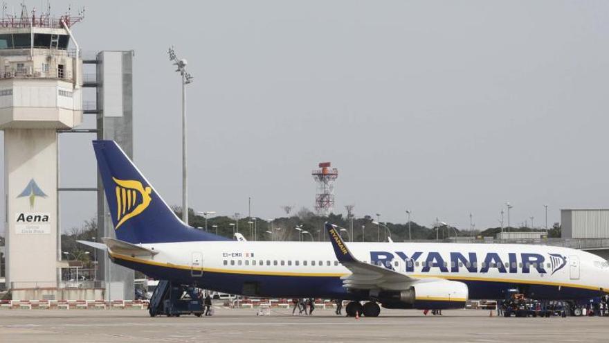 Un avió de Ryanair a l&#039;Aeroport de Girona