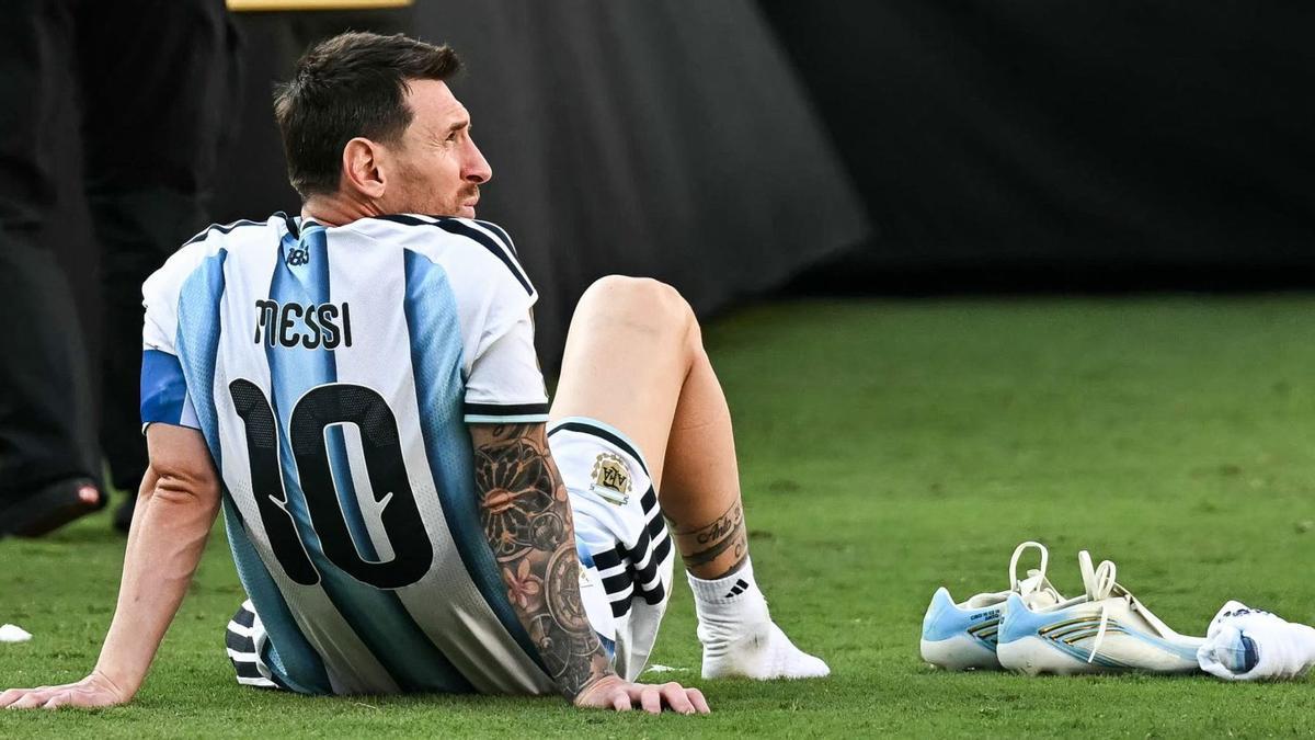 Leo Messi, abatut al final del partit contra Espanya, diumenge a Nova York.