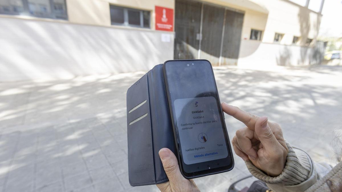 Los alicantinos opinan: GVA+ Salut, una aplicación que abre la brecha digital