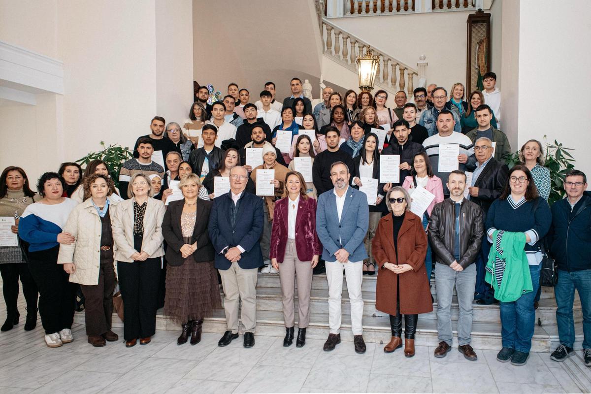 Carrasco, Redondo y Garrigues junto a los participantes en los programas de formación.