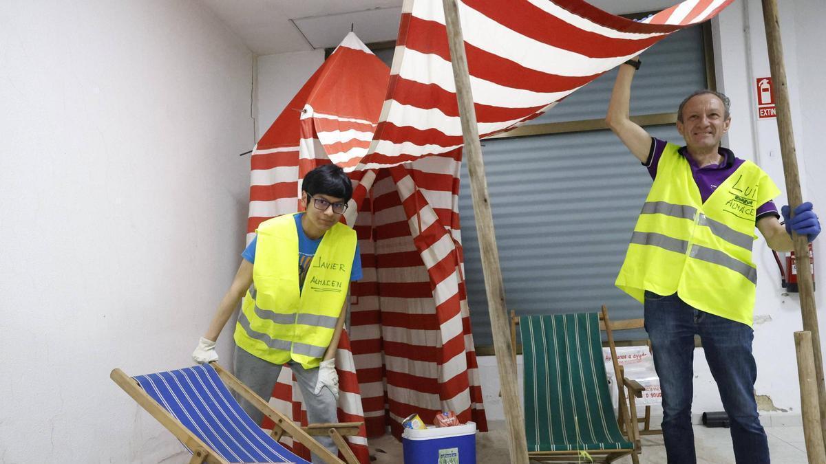 Las casetas de Gijón, listas para ser trasladadas a la playa de San Lorenzo