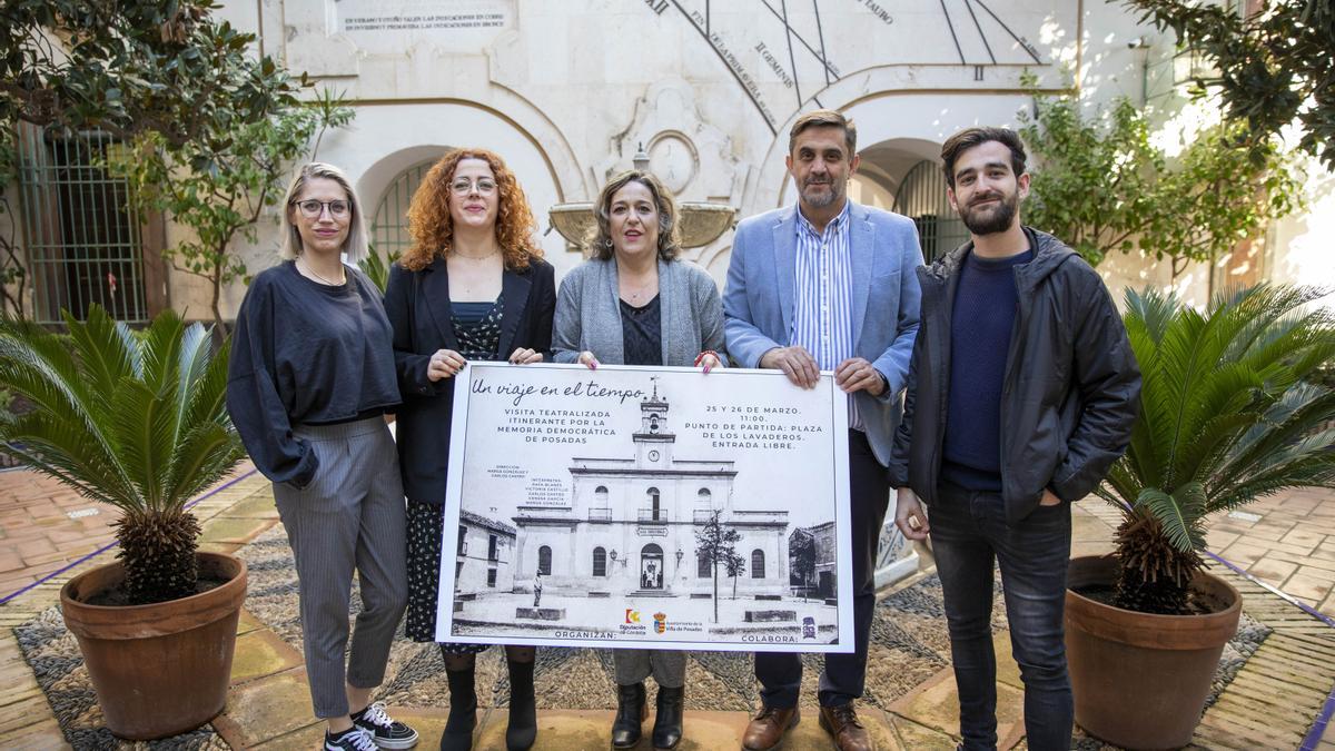 Salud Navajas y Ramón Hernández, junto a los participantes en el evento.