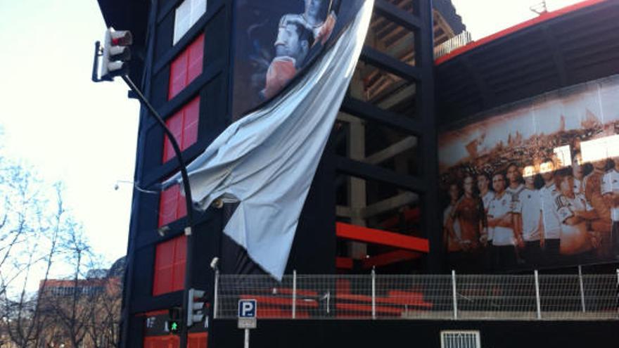 El viento causa desperfectos en Mestalla.