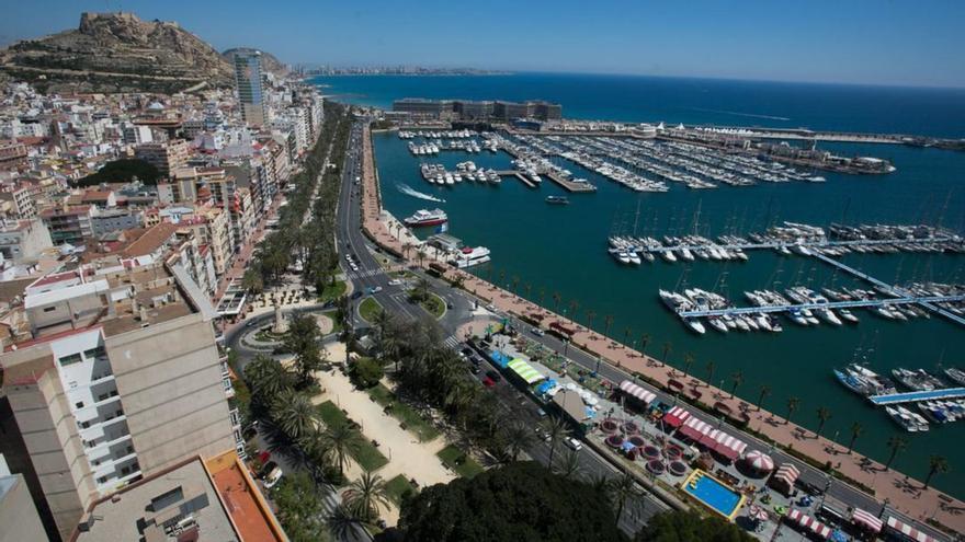 Vista aérea del puerto y el paseo marítimo de Alicante. | JOSE NAVARRO