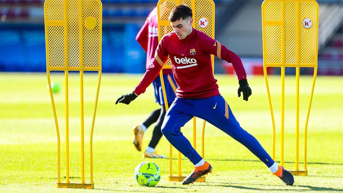 Pedri durante un entrenamiento