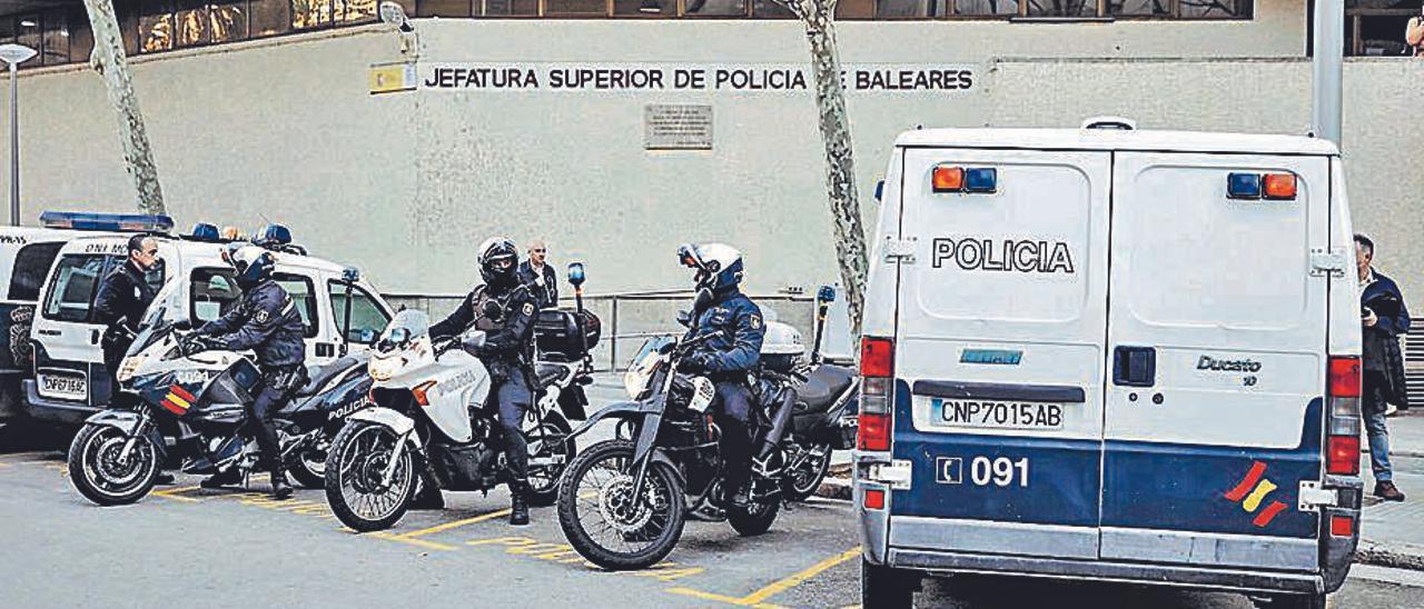 El hombre acudió a la Jefatura de Policía a pedir asilo. |