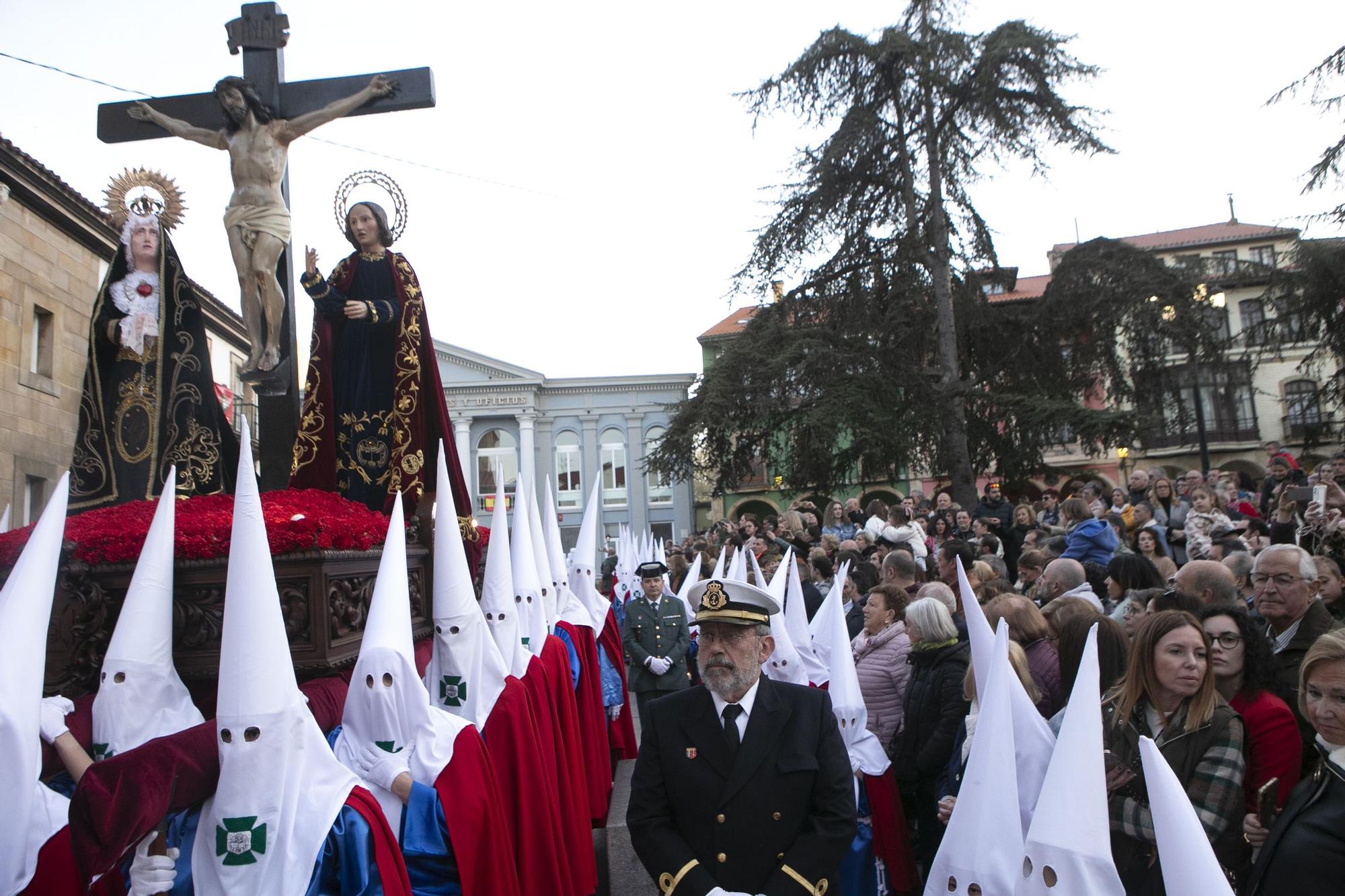 Jueves Santo en Avilés: Procesión del Silencio con los "sanjuaninos"