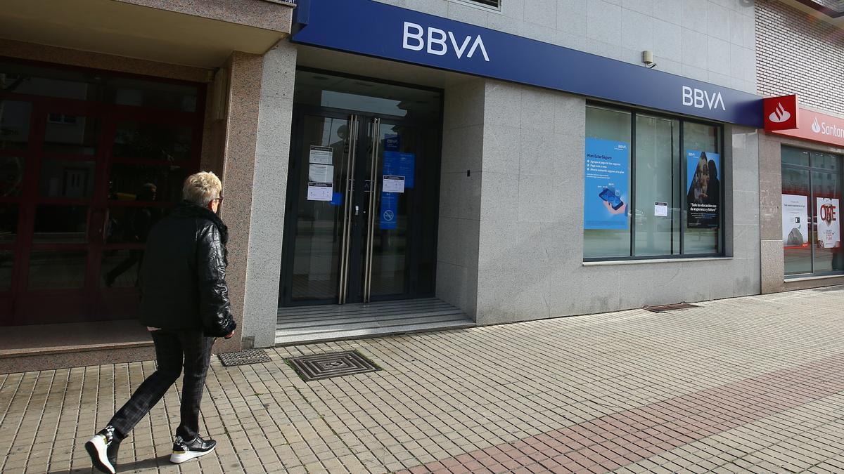 Fachada de la sucursal atracada en Ponferrada, León.