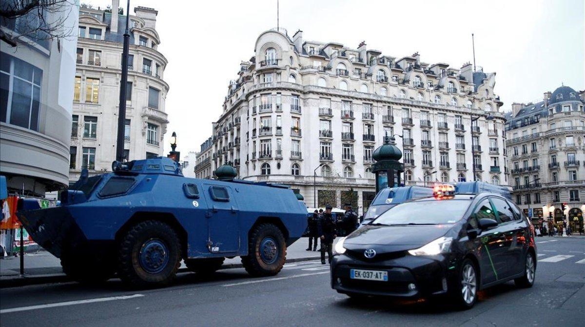 zentauroepp46177170 an armoured vehicle from the french gendarmerie is in place 181208092224