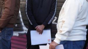 Proliferen els fraus en espera de l’aprovació de la regularització d’immigrants: assessories per centenars d’euros