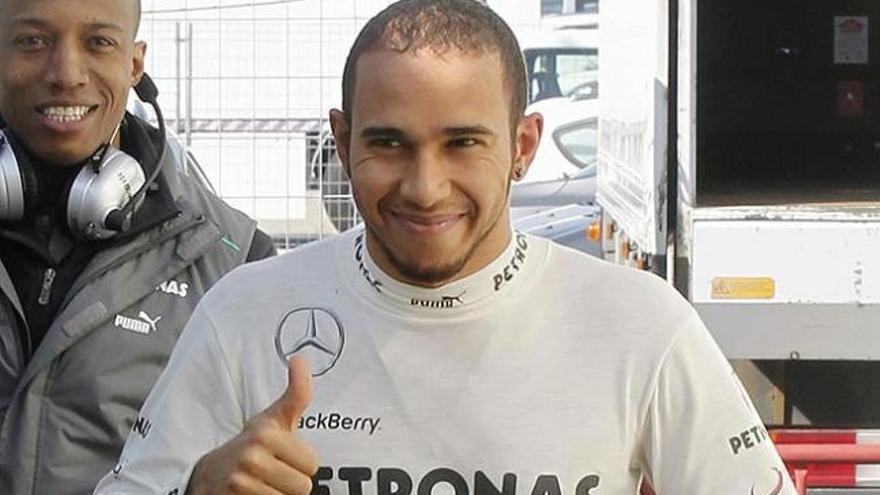 Hamilton vuela en Montmeló