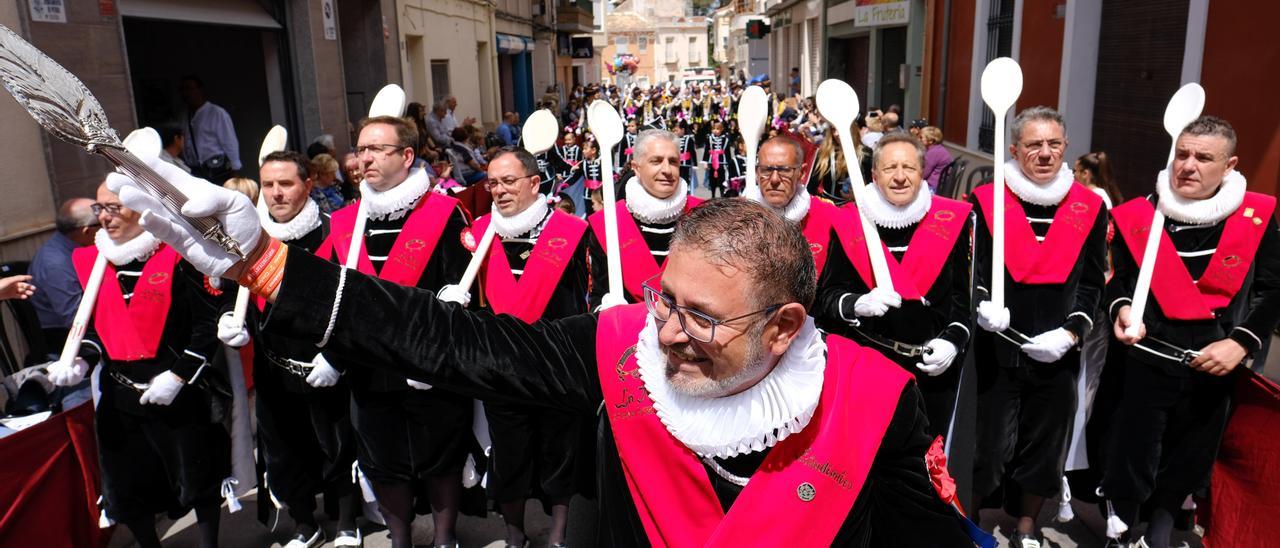Un desfile de las fiestas de Moros y Cristianos de Petrer de 2019.