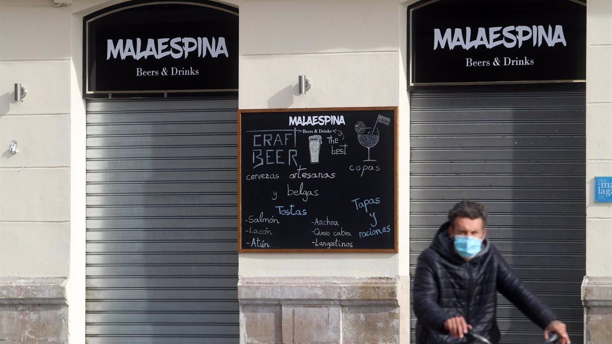 Negocios cerrados el primer día de las nuevas restricciones en Málaga capital