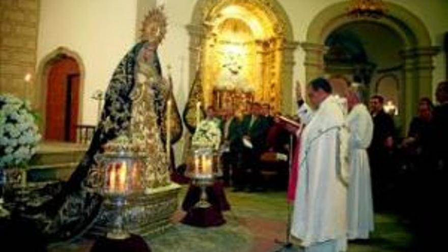 Ceremonia de bendición de la Consolación en la iglesia de la Concepción