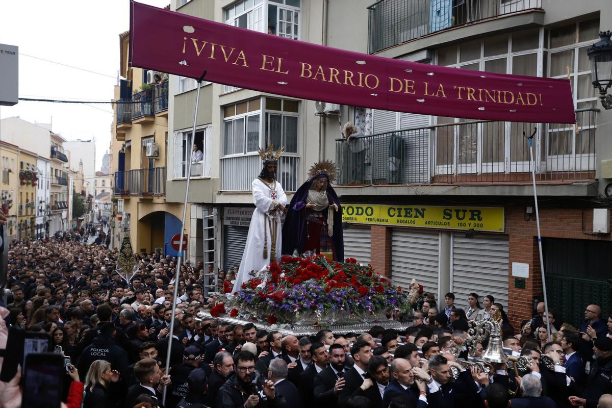 Misa del Alba y traslado de Nuestro Padre Cautivo y la Virgen de la Trinidad, donde la lluvia ha sido la protagonista en la jornada de hoy