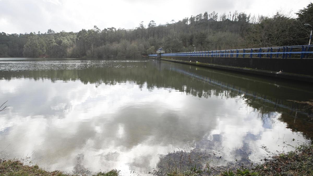 La crecida del río Miñor provoca inundaciones a su paso por Gondomar