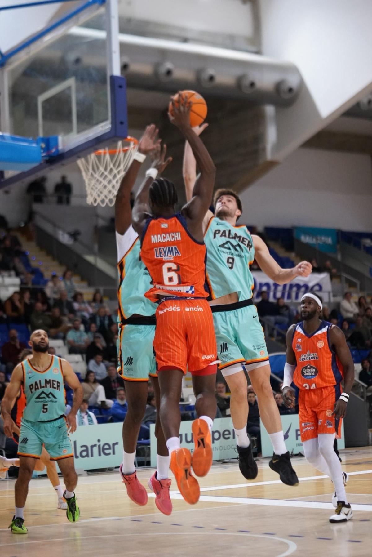 Imagen del partido entre el Palmer y el Leyba Coruña en Son Moix.