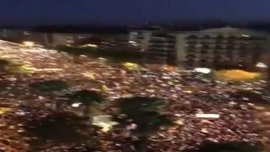 VÍDEO | El crit coral «Puigdemont, president» que va ressonar a Barcelona