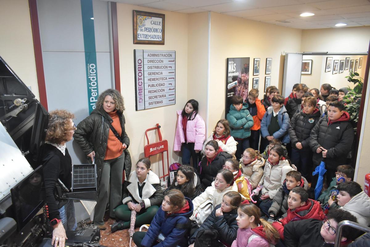 Fotogalería | El colegio María Auxiliadora de Cáceres visita El Periódico Extremadura