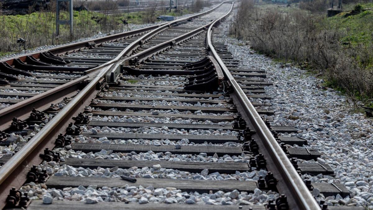 ArcelorMittal, proveedor de las vías de Adif, pide esperar al informe final del CIAF sobre Adamuz antes comprobar un posible defecto de fábrica ArcelorMittal, proveedor de las vías de Adif, pide esperar al informe final del CIAF sobre Adamuz antes comprobar un posible defecto de fábrica