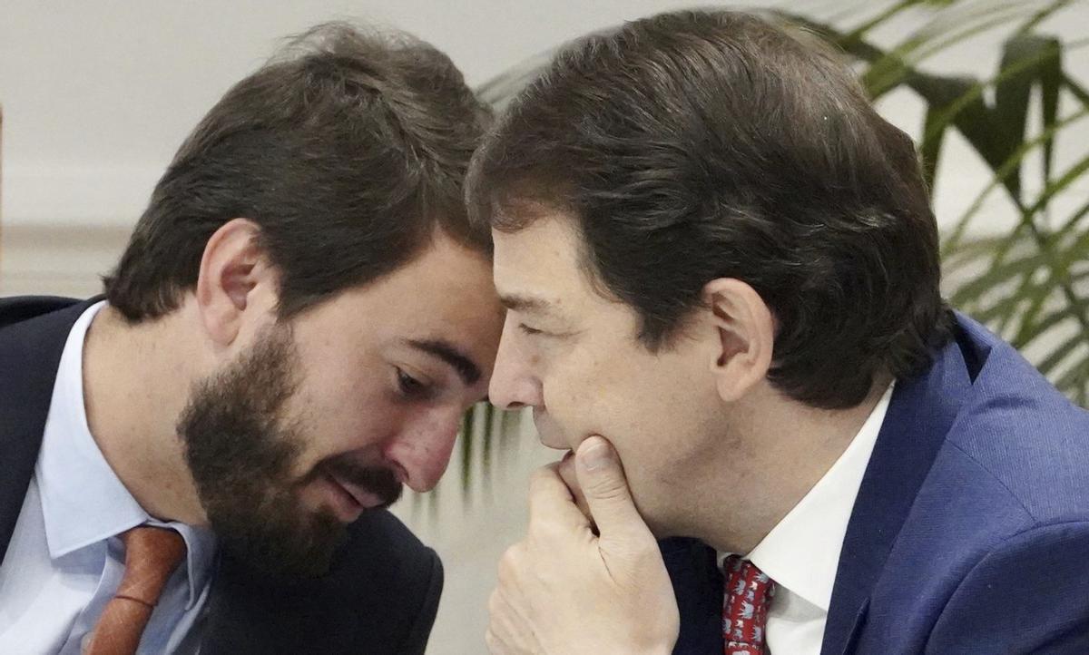 Juan García-Gallardo y Alfonso Fernández Mañueco, en el primer Consejo de Gobierno de coalición PP-Vox. | MARIAM CHACÓN - ICAL (ARCHIVO)