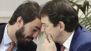 Juan García-Gallardo y Alfonso Fernández Mañueco, en el primer Consejo de Gobierno de coalición PP-Vox. | MARIAM CHACÓN - ICAL (ARCHIVO)