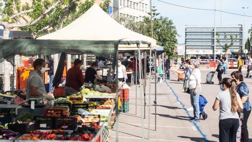 Coronavirus en Vila-real: El mercado de fruta y verdura reabre con 25 paradas y control de seguridad