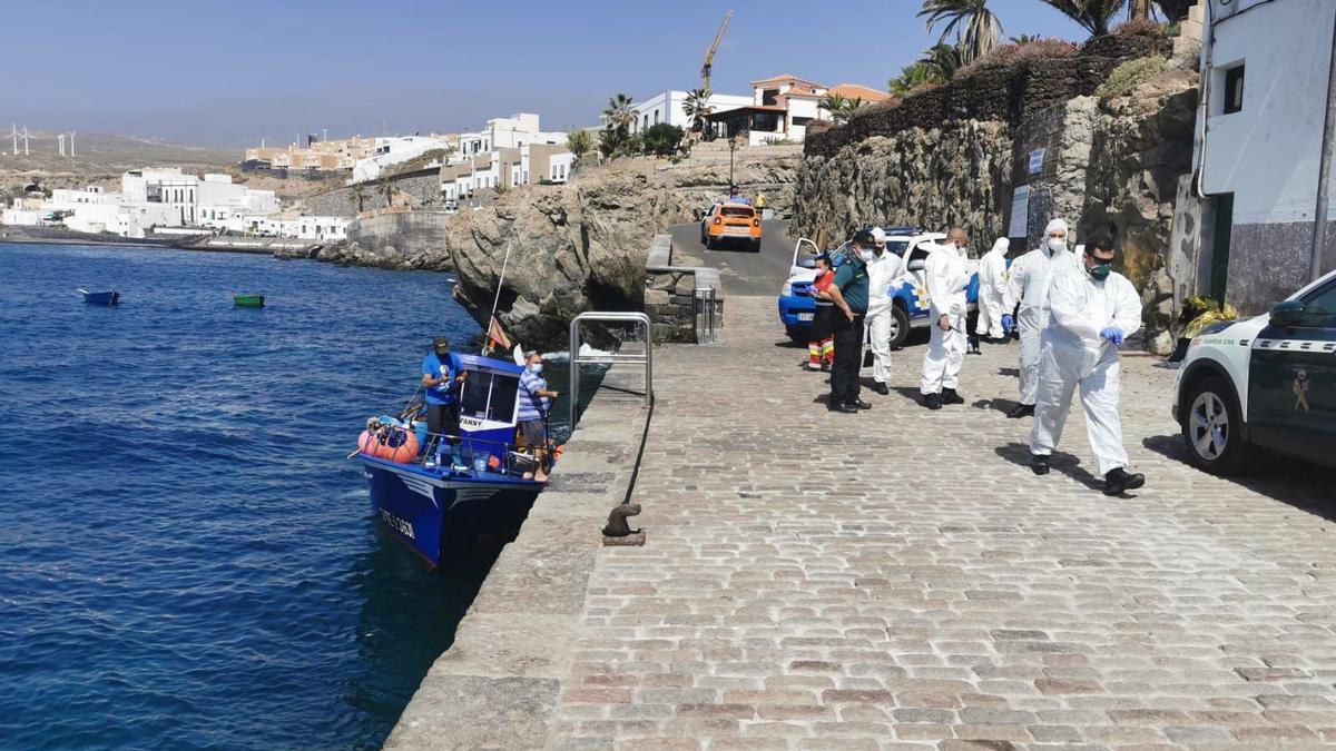 Vuelca una patera con más de 50 migrantes en Tenerife